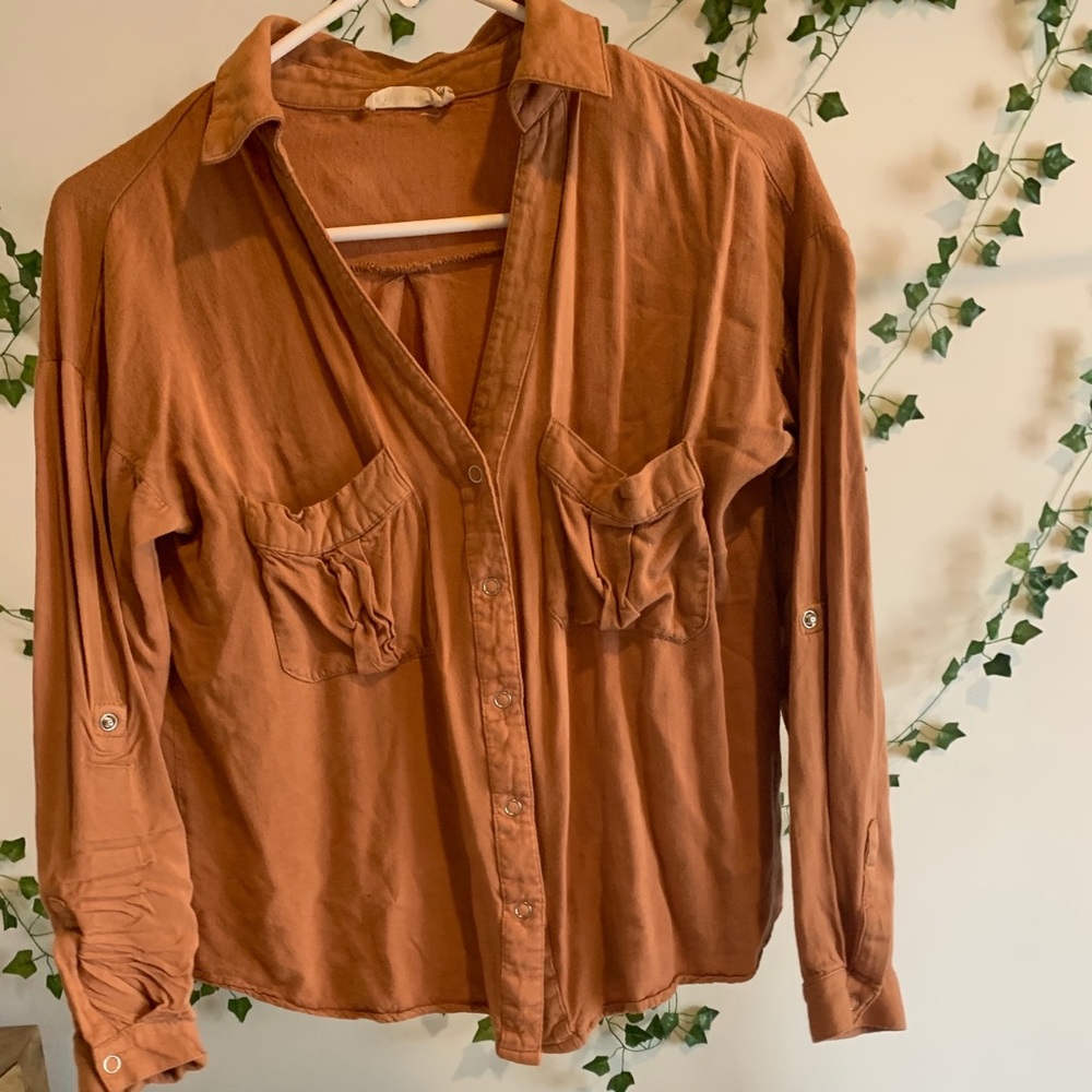 V-neck button down top🦊🍂 - Picture 3 of 5